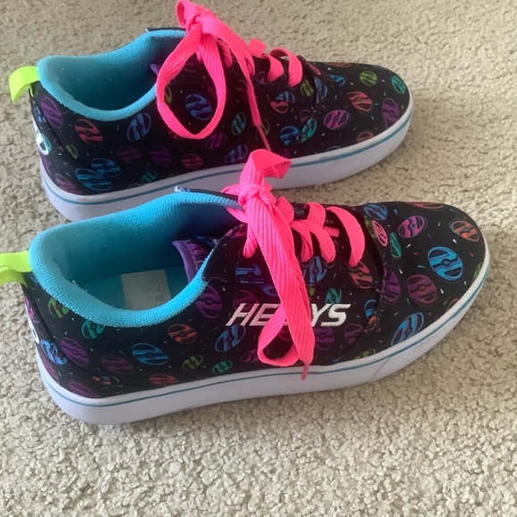 HEELYS Roller Skate Shoes Unisex Size Youth 6 Pro 20 Wheeled Sneakers Black Neon - Picture 2 of 9